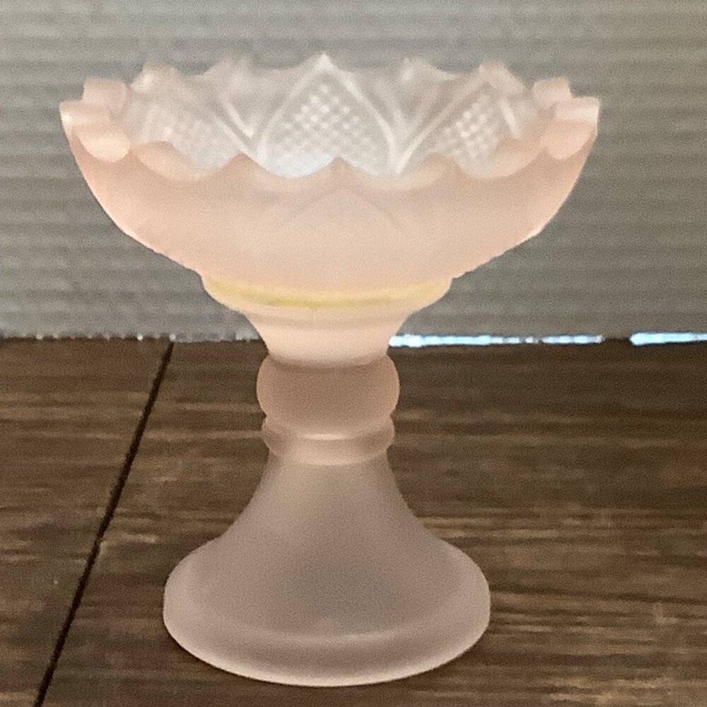 Vtg‎ Pink Frosted Glass Compote Dessert Candy Dish Floral Design Scalloped Edges